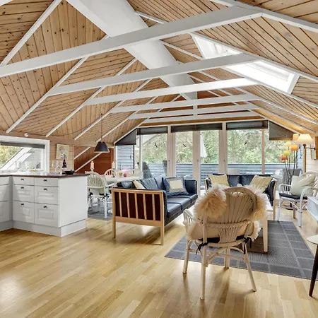 3 Bedroom Gorgeous In Feriehus
